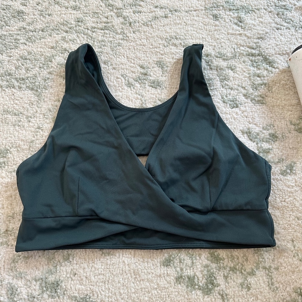 Born primitive Sports Bra Green Size Medium